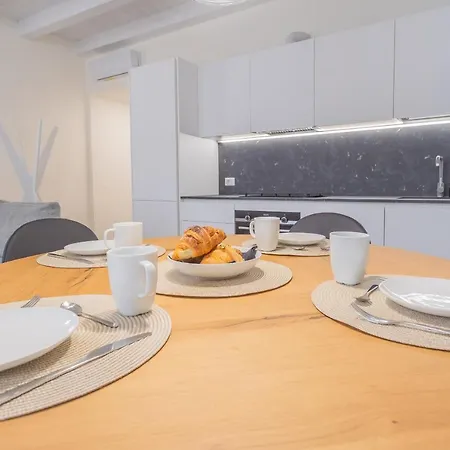Апартаменты Modern Stylish In *