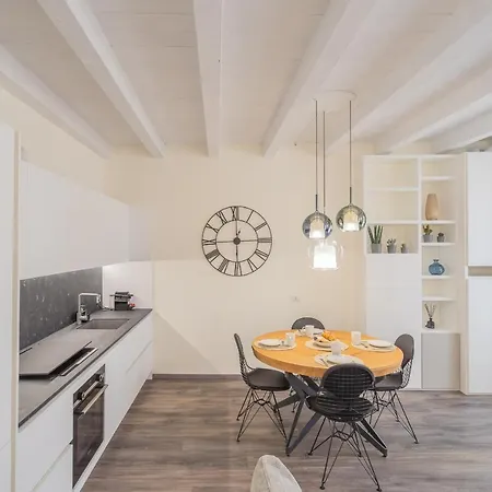 Апартаменты Modern Stylish In *