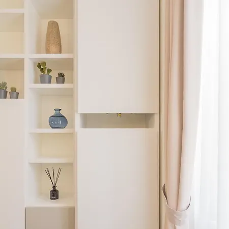 Modern & Stylish In By Rent * Como