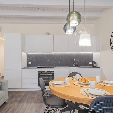 Modern & Stylish In By Rent Апартаменты