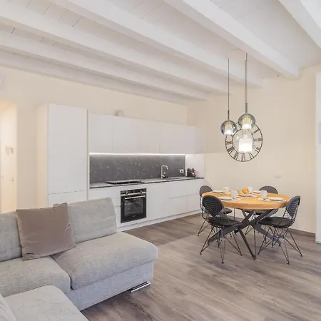 Апартаменты Modern & Stylish In By Rent