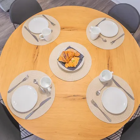 Modern & Stylish In By Rent קומו