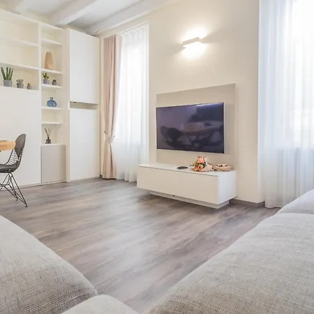 Modern & Stylish In By Rent * Como