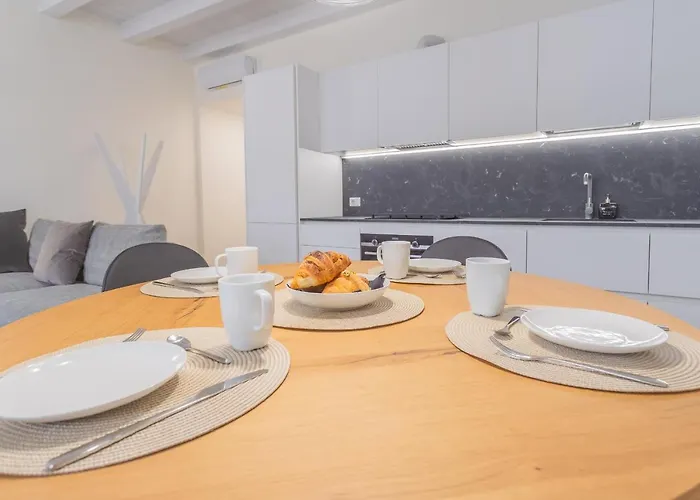 Apartment Modern & Stylish In By Rent *