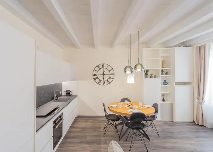 Apartment Modern & Stylish In By Rent *