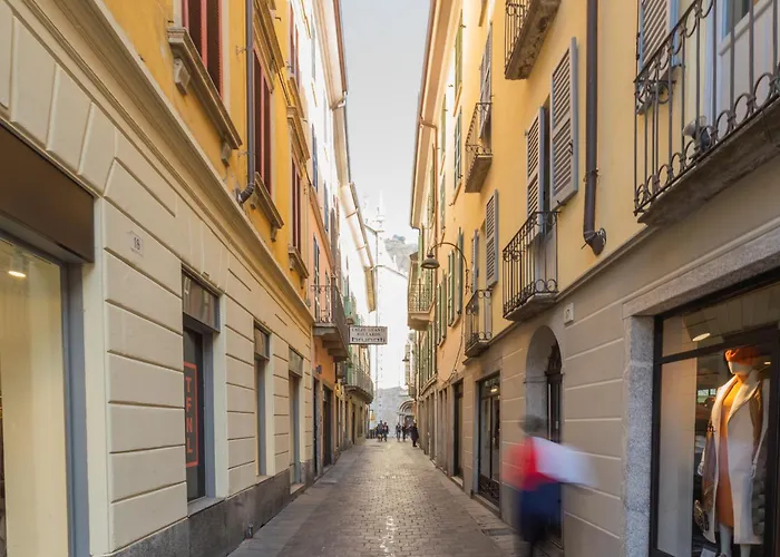 Modern & Stylish In By Rent Apartment Como