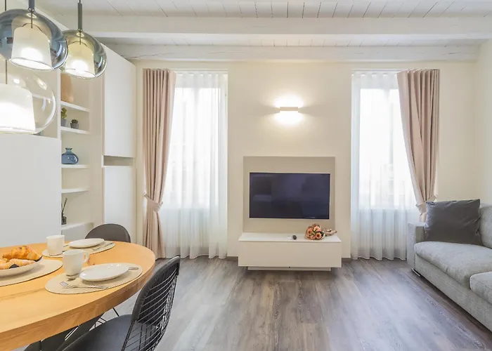 Modern & Stylish In By Rent Como