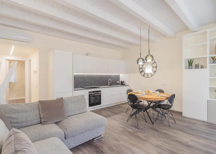 Apartment Modern & Stylish In By Rent