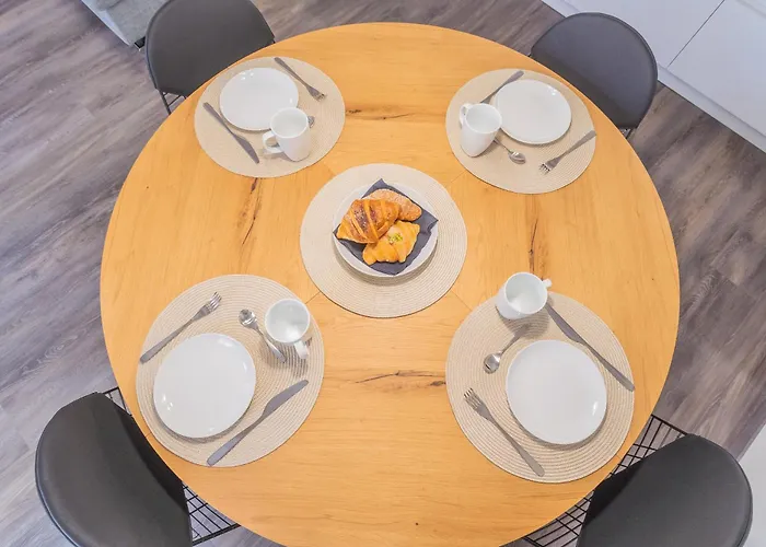 Modern & Stylish In By Rent Como