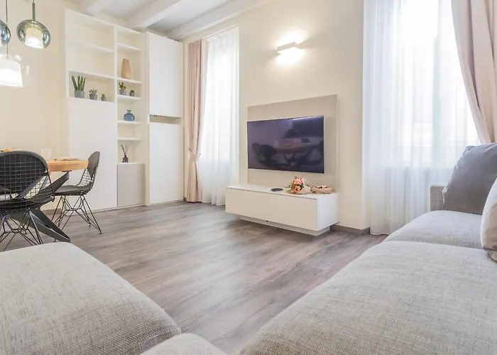 Modern & Stylish In By Rent * Como